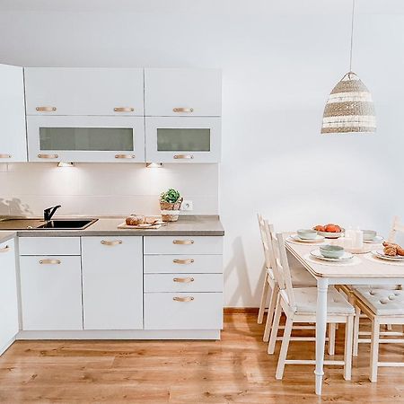 Apartamenty Flat White Ruczajowa เจโลนากูรา ภายนอก รูปภาพ