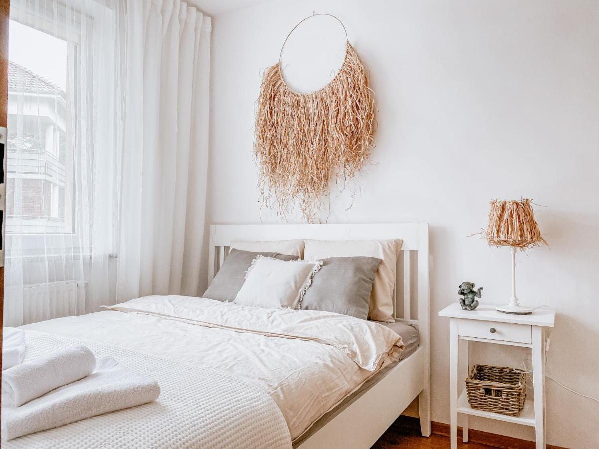 Apartamenty Flat White Ruczajowa เจโลนากูรา ภายนอก รูปภาพ