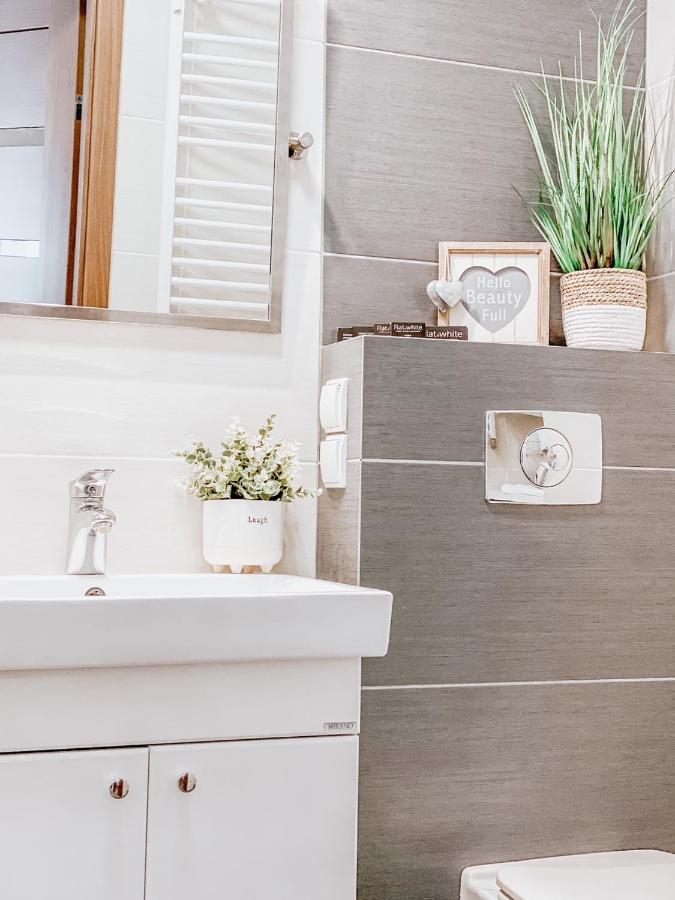 Apartamenty Flat White Ruczajowa เจโลนากูรา ภายนอก รูปภาพ